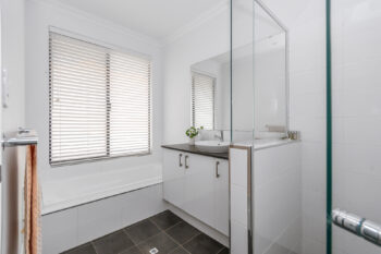 Listing image for 40 Middle Parkway, Canning Vale  WA  6155