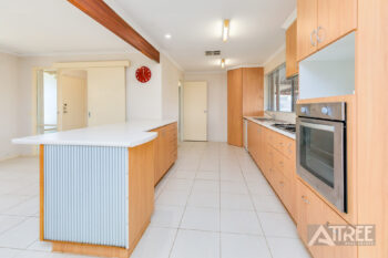 Listing image for 21 Ailsworth Court, Thornlie  WA  6108