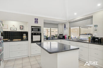 Listing image for 6 Ambassador Court, Thornlie  WA  6108