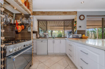 Listing image for 10 Mulga Place, Thornlie  WA  6108