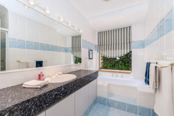 Listing image for 10 Pinewood Walk, Canning Vale  WA  6155