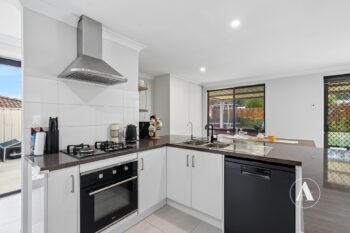 Listing image for 10 Explorer Drive, Thornlie  WA  6108
