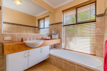 Listing image for 10 McInnes Way, Canning Vale  WA  6155