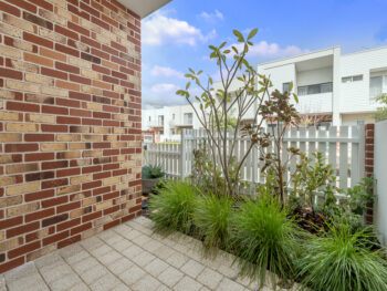 Listing image for 5 Catseye Walk, Treeby  WA  6164