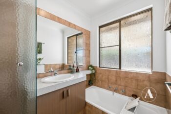 Listing image for 2 Crown Court, Thornlie  WA  6108