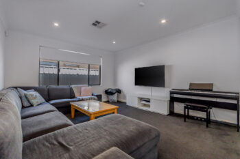 Listing image for 8 Hayford Road, Haynes  WA  6112