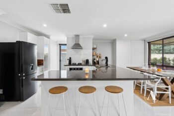 Listing image for 10 Explorer Drive, Thornlie  WA  6108