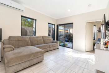 Listing image for 1/11 Yewers Drive, Champion Lakes  WA  6111