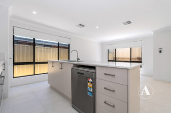 Listing image for 21 Somerset Way, Lakelands  WA  6180