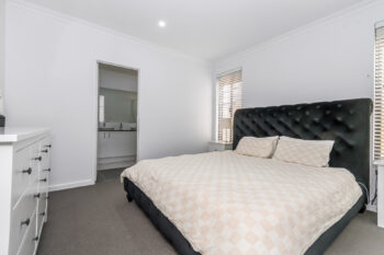 Listing image for 40 Middle Parkway, Canning Vale  WA  6155