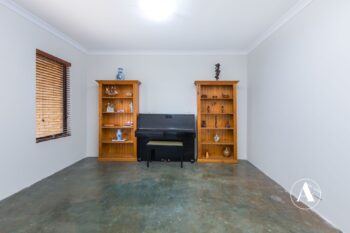 Listing image for 4 Karri Way, Thornlie  WA  6108