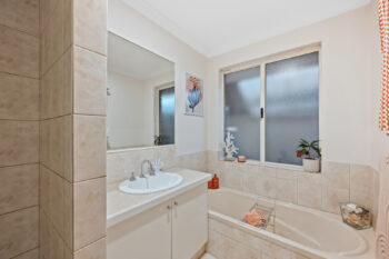Listing image for 32 Kingsland Loop, Canning Vale  WA  6155