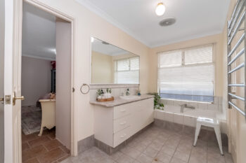 Listing image for 142 Lakeside Drive, Helena Valley  WA  6056