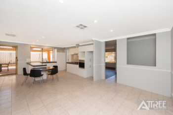 Listing image for 10 Kinnerton Gardens, Canning Vale  WA  6155