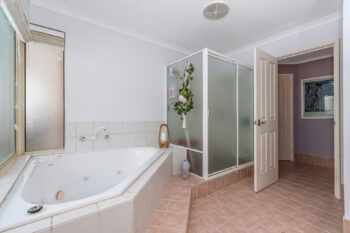 Listing image for 142 Lakeside Drive, Helena Valley  WA  6056