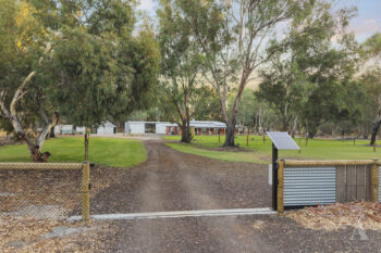 Listing image for 33 Stockmans Close, Oakford  WA  6121