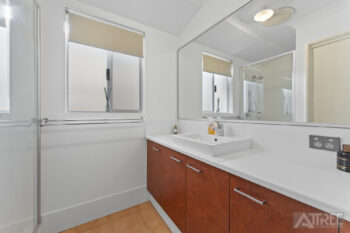 Listing image for 21 Windcrest Way, Meadow Springs  WA  6210